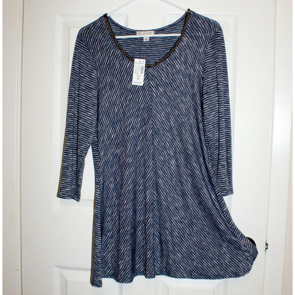 Beautiful lightweight blue & white tunic! (NWT)